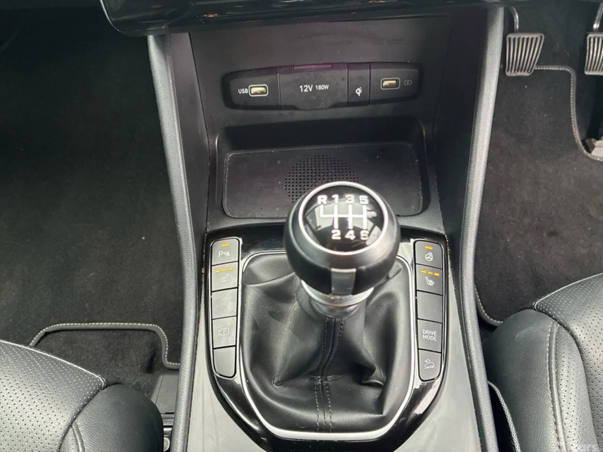Hyundai Tucson EXECUTIVE PLUS  *UPGRADED 19" ALLOY, Swords