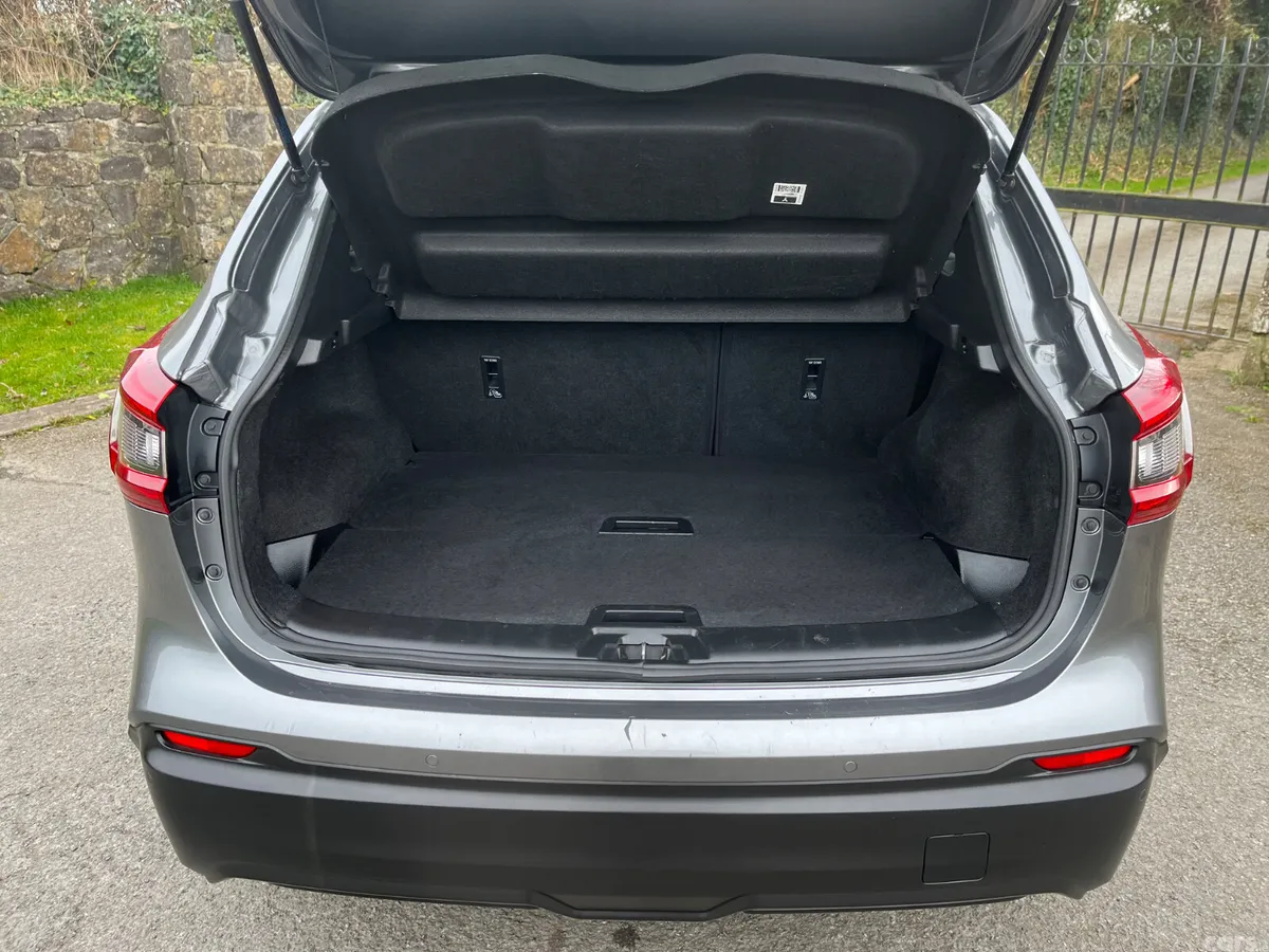Nissan Qashqai MPV, Diesel, 2019, Grey