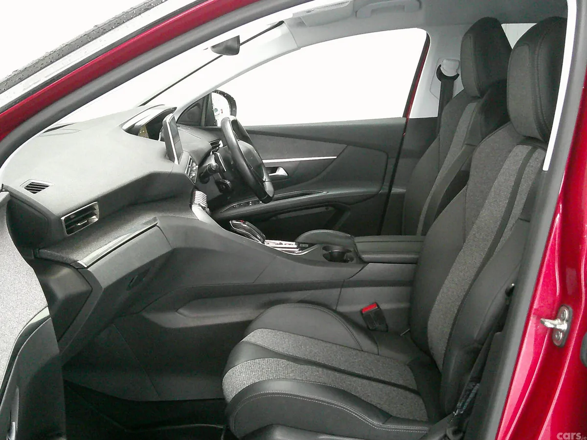 Peugeot 3008 MPV, Diesel, 2020, Red
