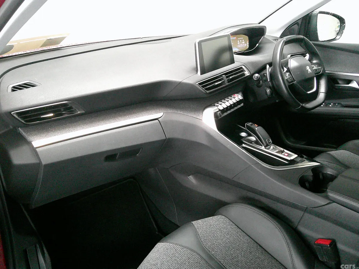 Peugeot 3008 MPV, Diesel, 2020, Red