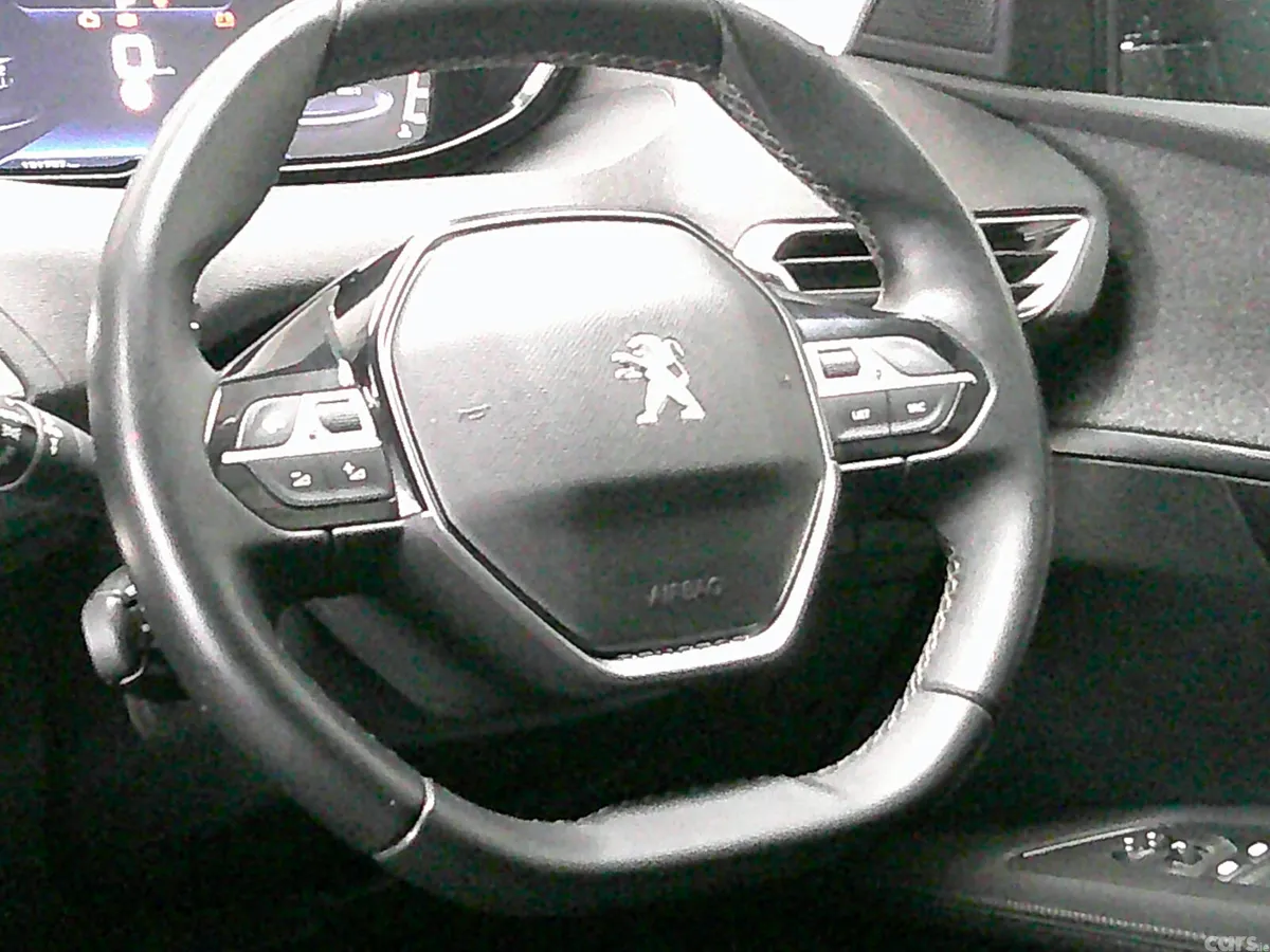 Peugeot 3008 MPV, Diesel, 2020, Red