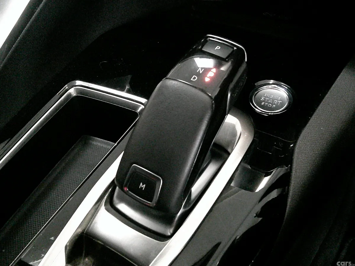 Peugeot 3008 MPV, Diesel, 2020, Red