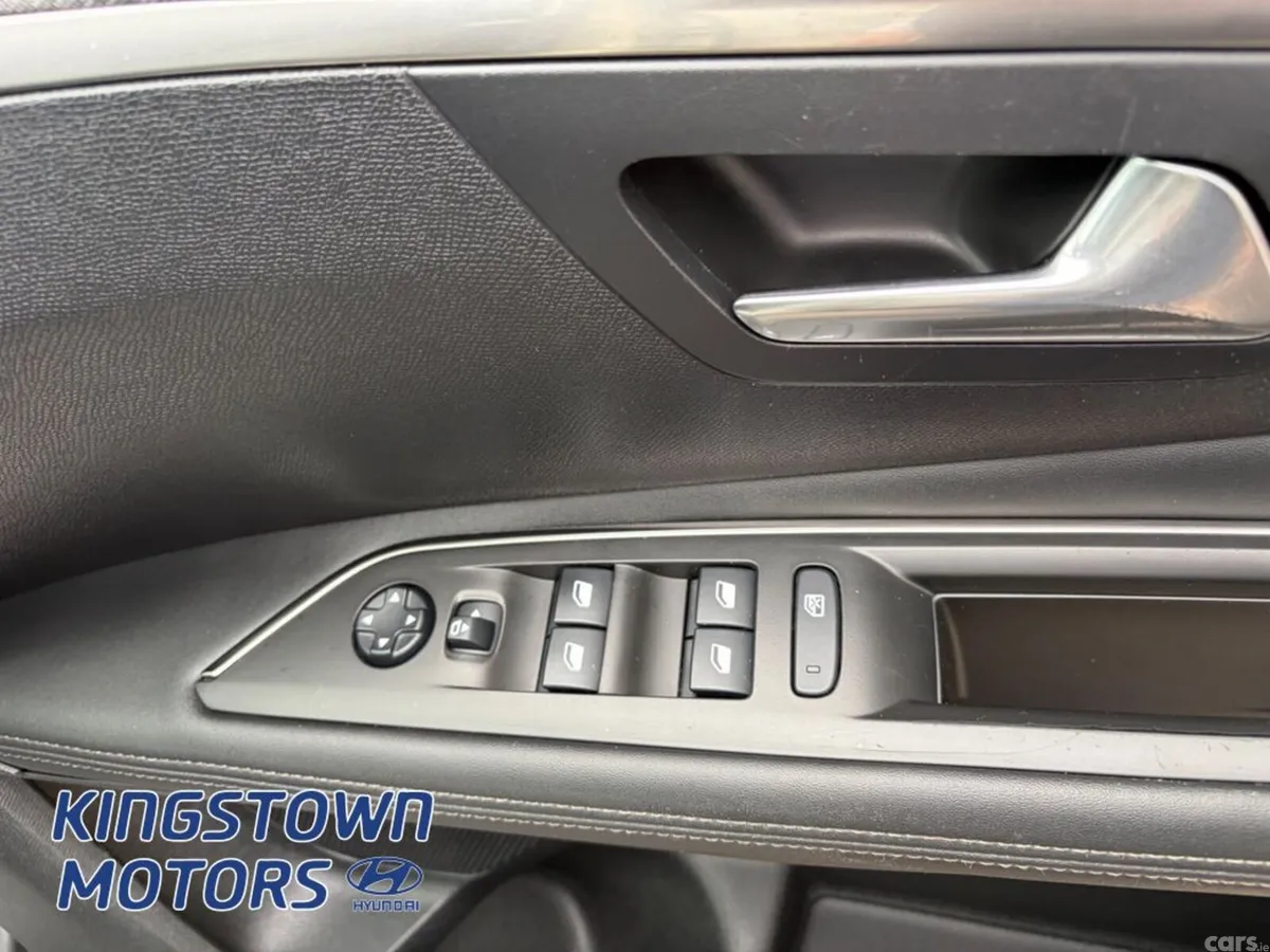 Peugeot 3008 MPV, Petrol, 2019, White