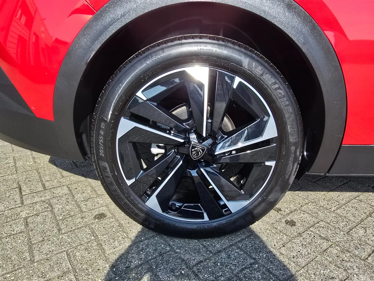 Peugeot 408 Hatchback, Petrol, 2025, Red