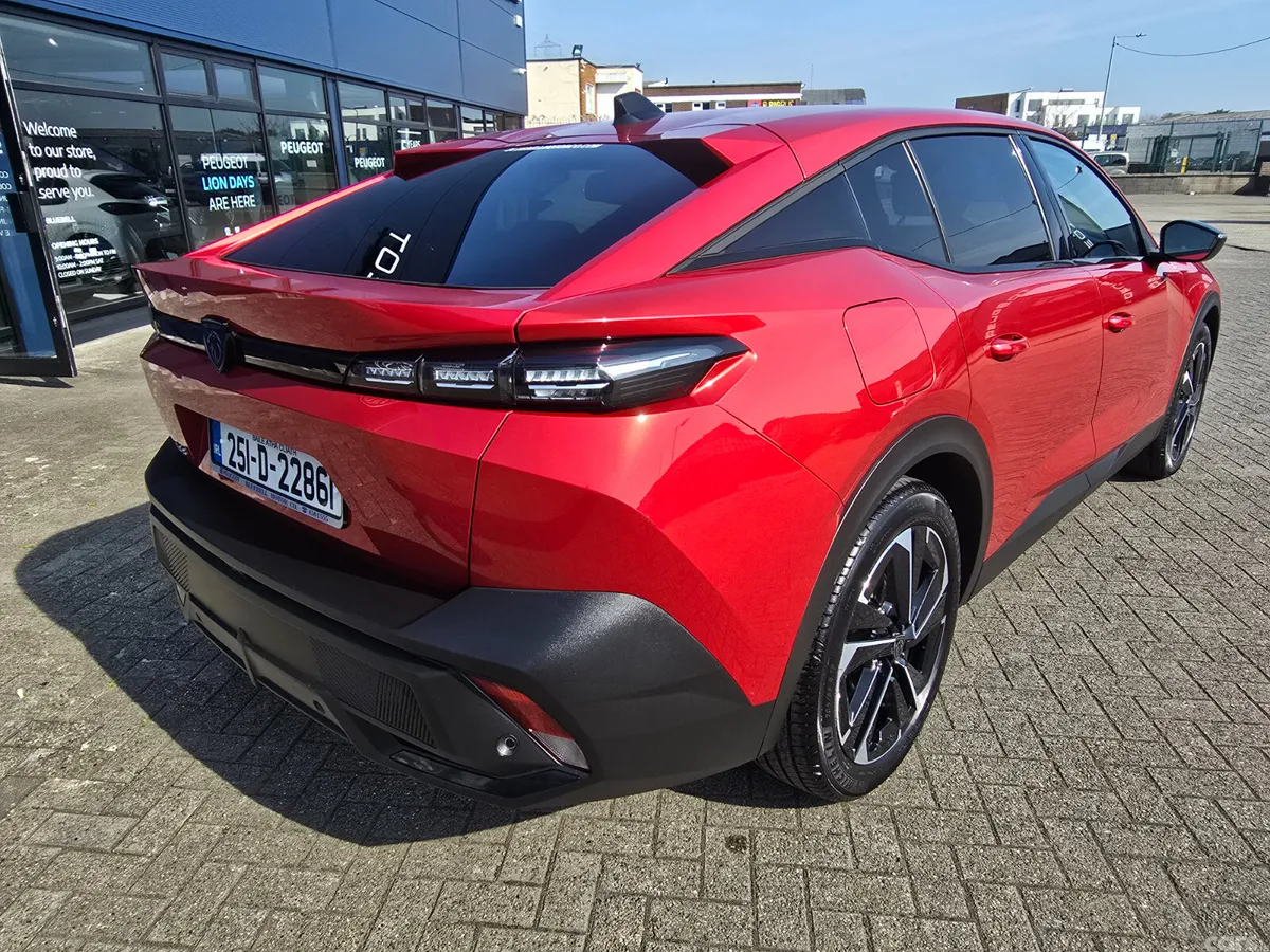 Peugeot 408 Hatchback, Petrol, 2025, Red