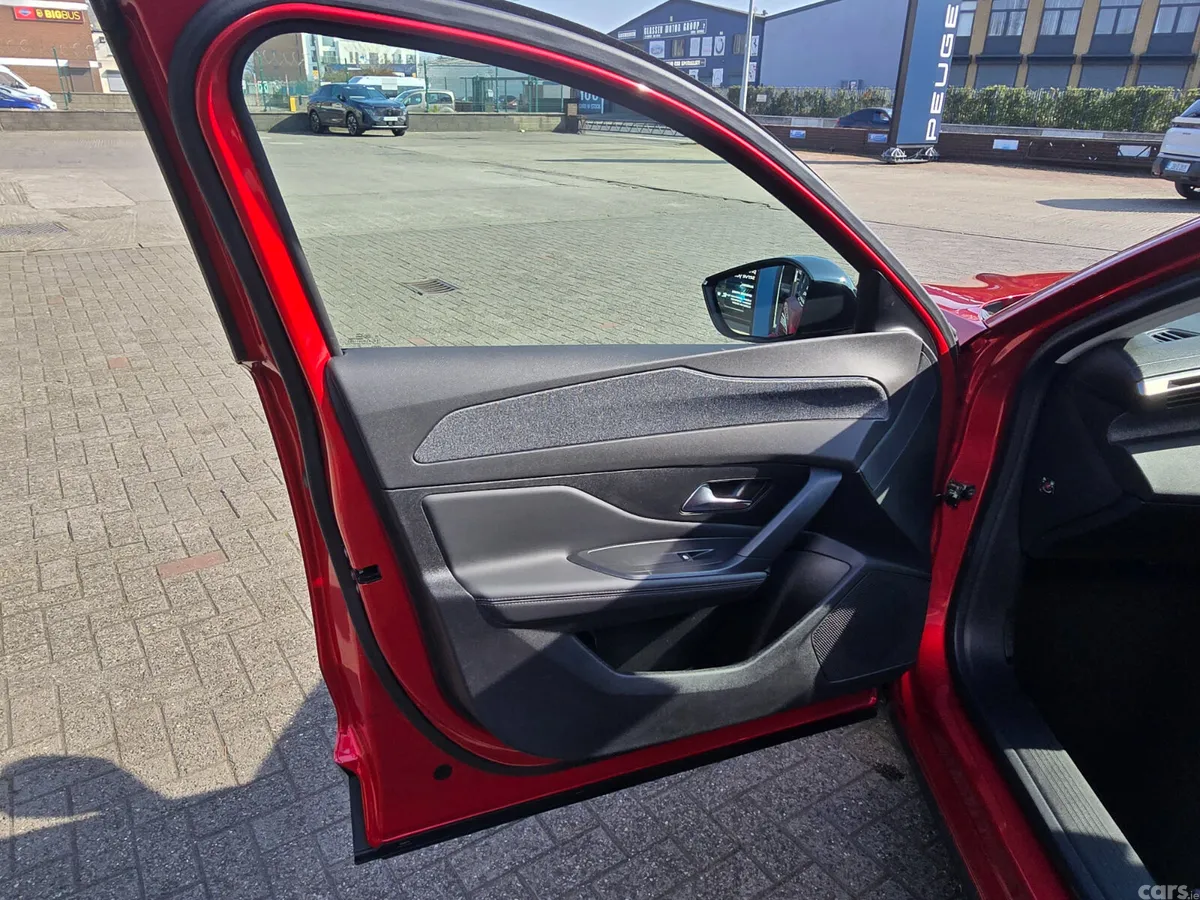 Peugeot 408 Hatchback, Petrol, 2025, Red