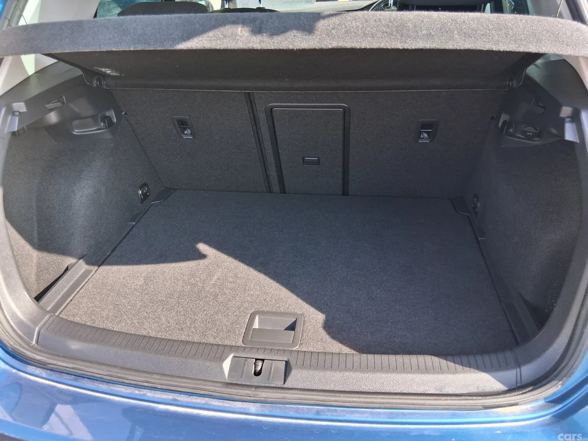 Volkswagen Golf Hatchback, Petrol, 2017, Blue
