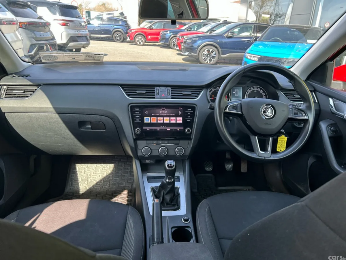 Skoda Octavia Hatchback, Petrol, 2019, Red