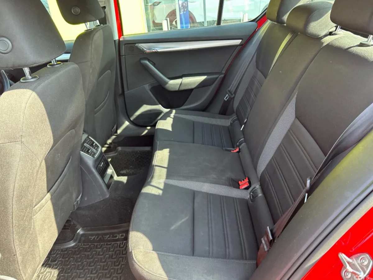 Skoda Octavia Hatchback, Petrol, 2019, Red