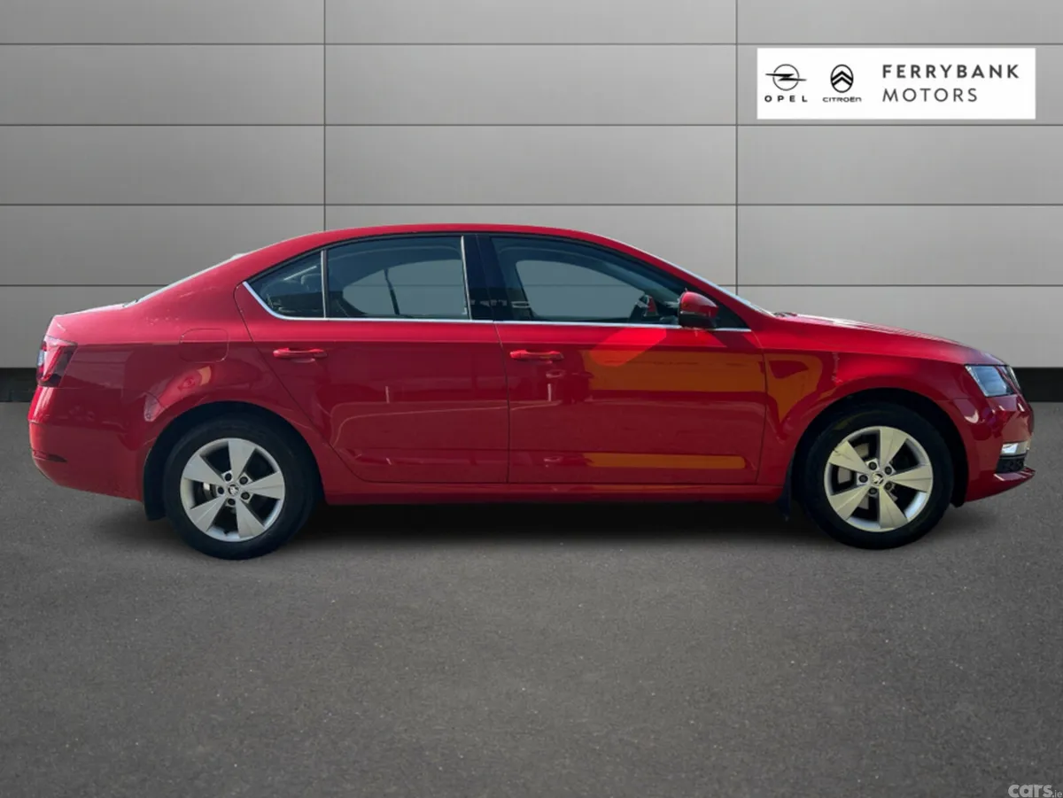 Skoda Octavia Hatchback, Petrol, 2019, Red