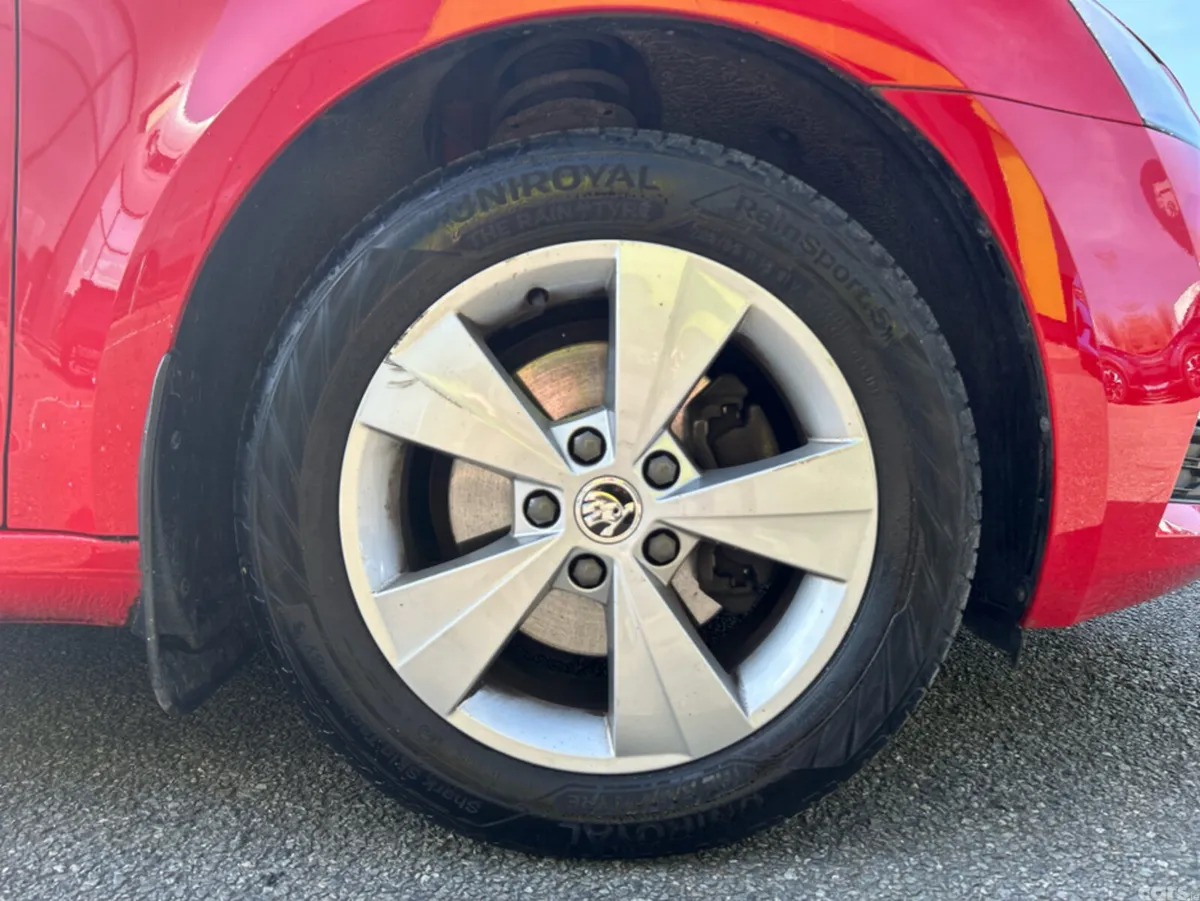 Skoda Octavia Hatchback, Petrol, 2019, Red