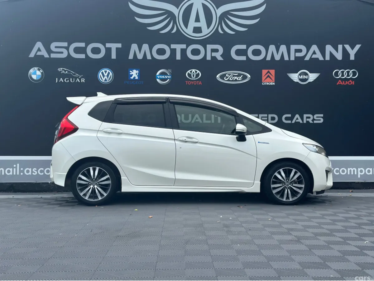 Honda Fit Hatchback, Petrol Hybrid, 2014, White