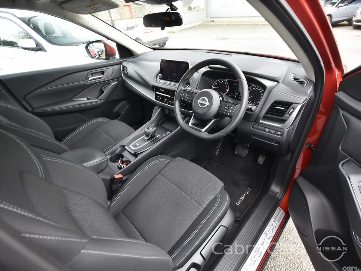 Nissan Qashqai MPV, Petrol, 2024, Red