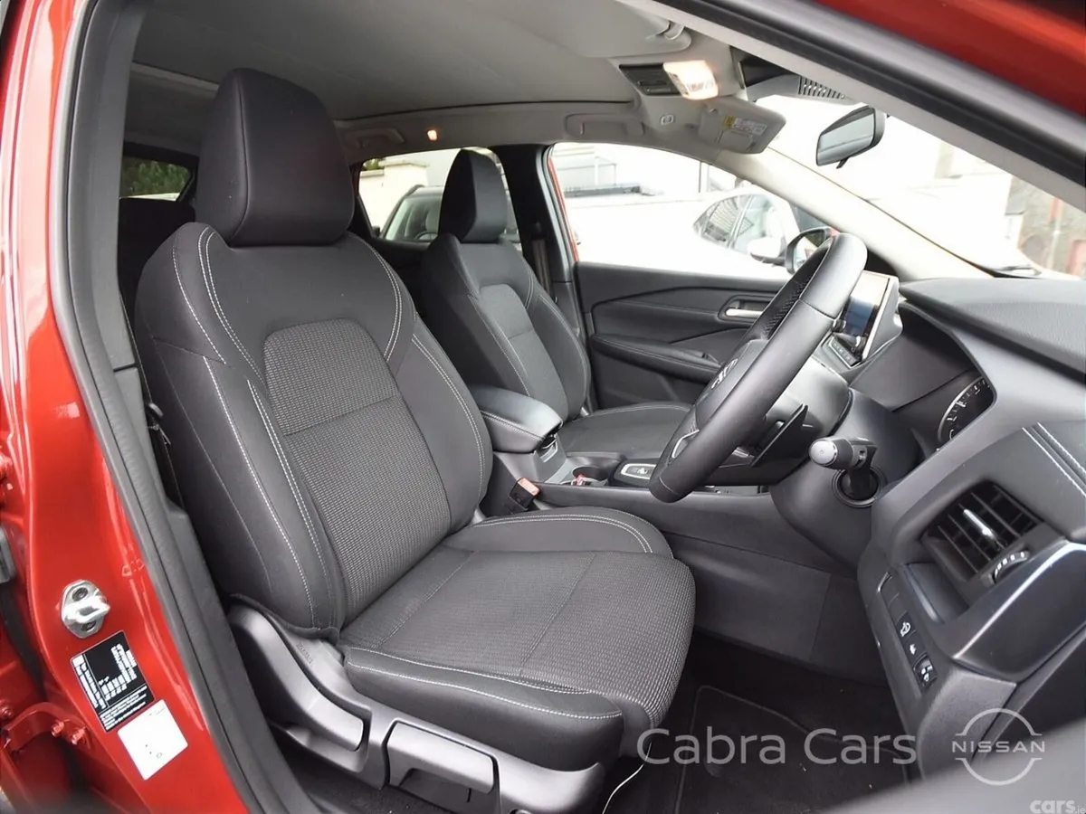 Nissan Qashqai MPV, Petrol, 2024, Red