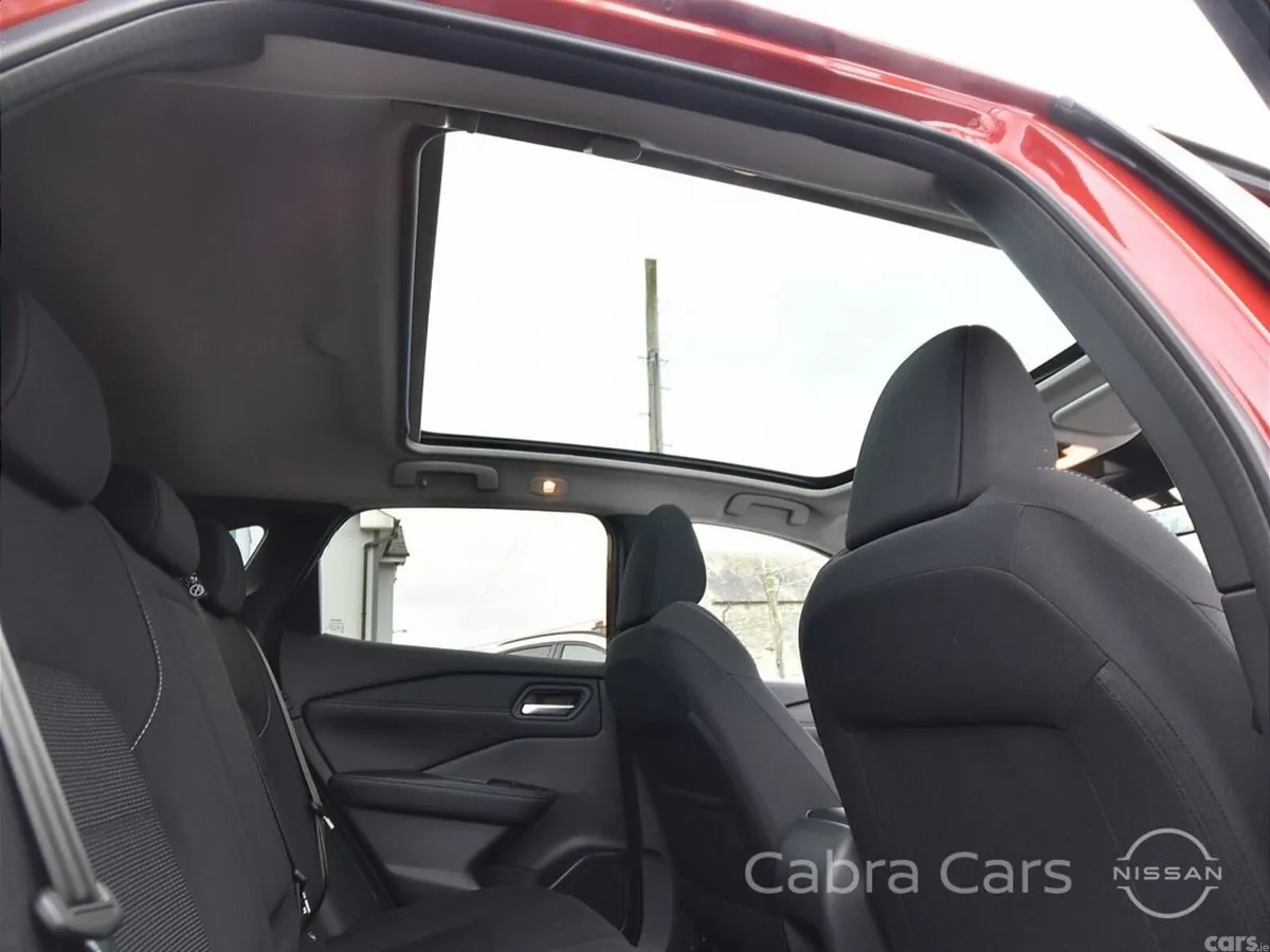 Nissan Qashqai MPV, Petrol, 2024, Red
