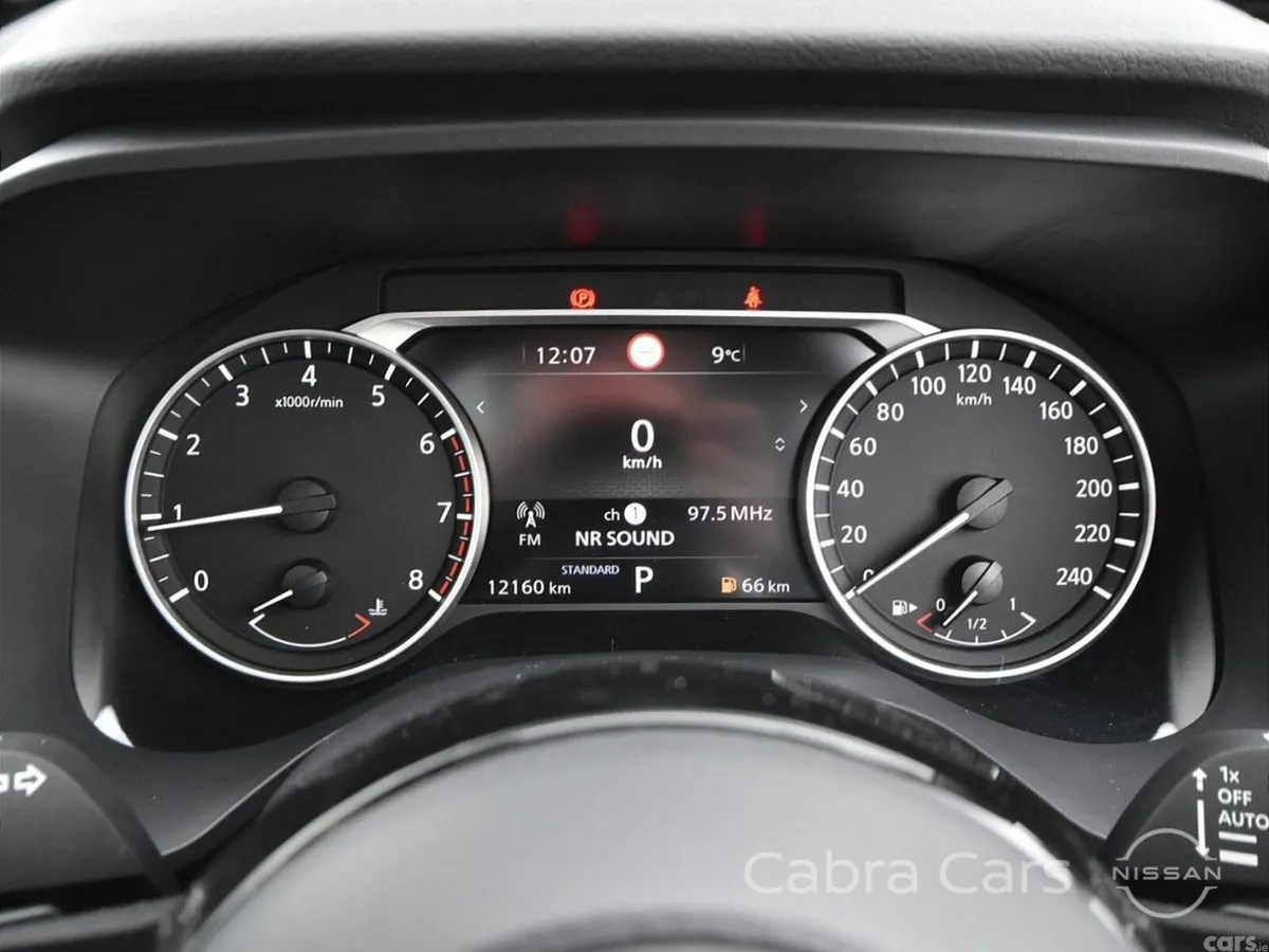 Nissan Qashqai MPV, Petrol, 2024, Red