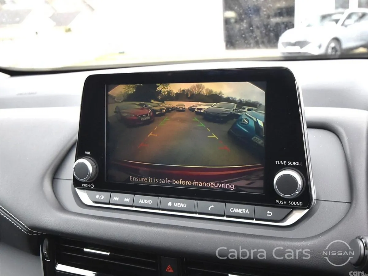 Nissan Qashqai MPV, Petrol, 2024, Red
