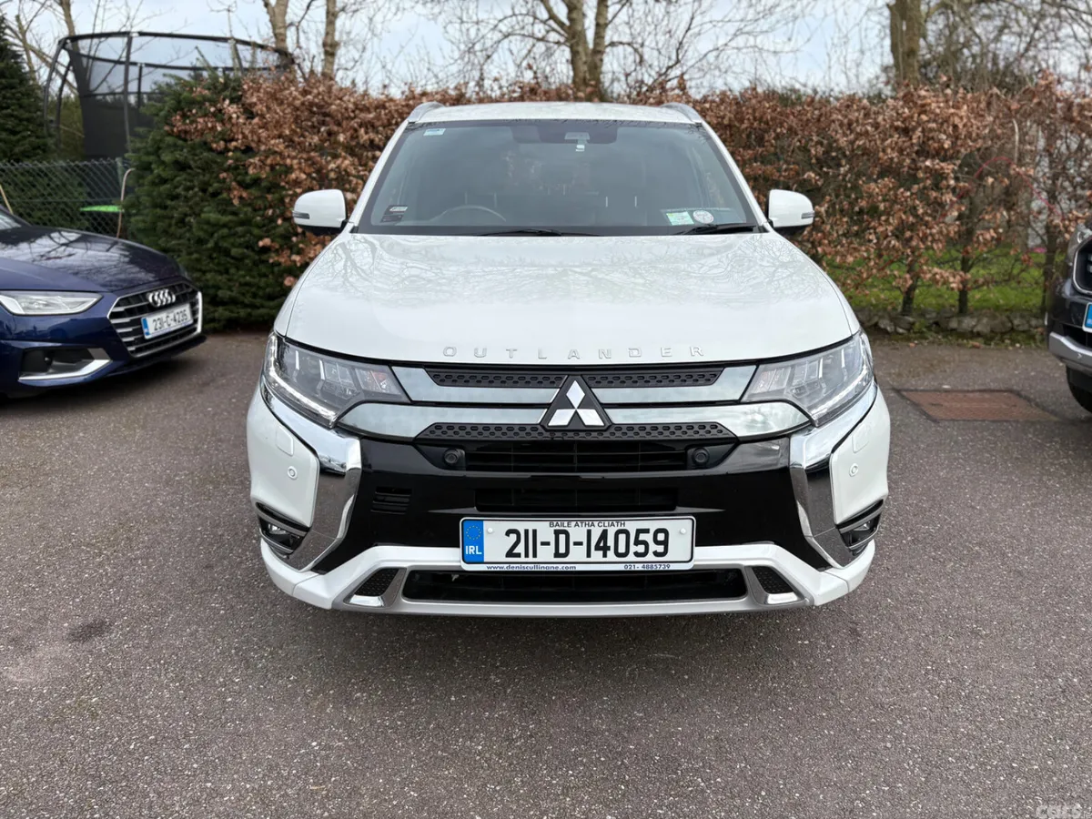 Mitsubishi Outlander SUV, Petrol Plug-in Hybrid, 2021, White