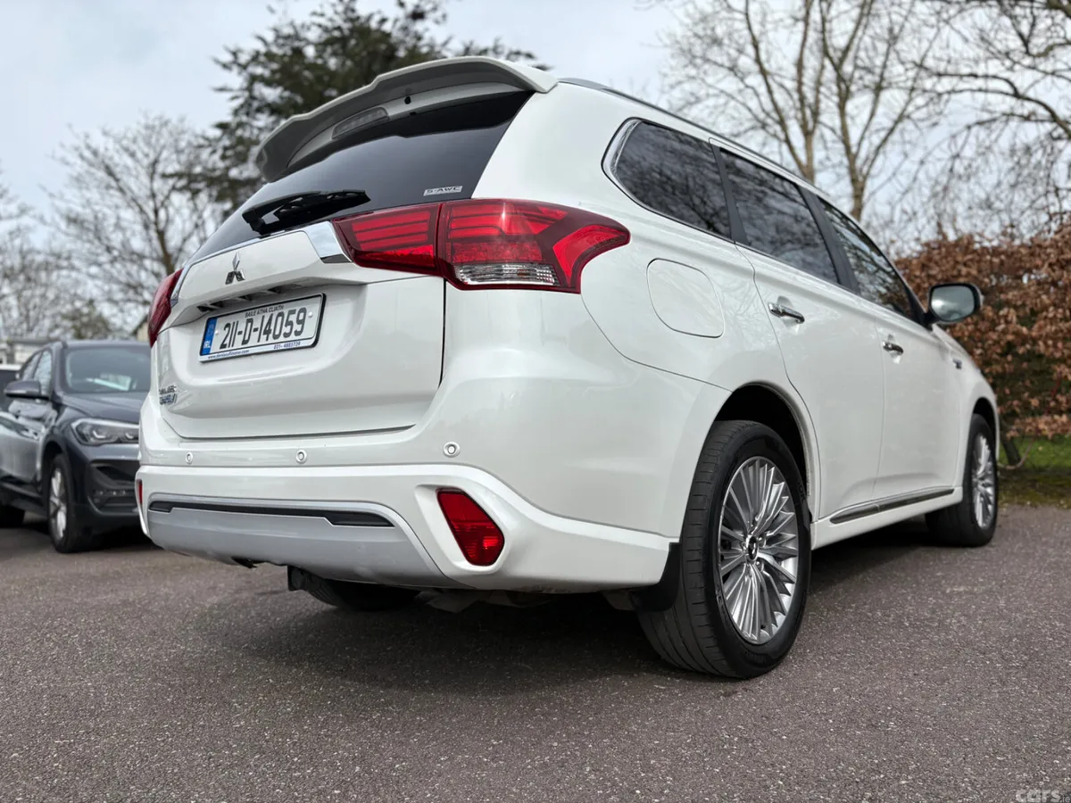 Mitsubishi Outlander SUV, Petrol Plug-in Hybrid, 2021, White
