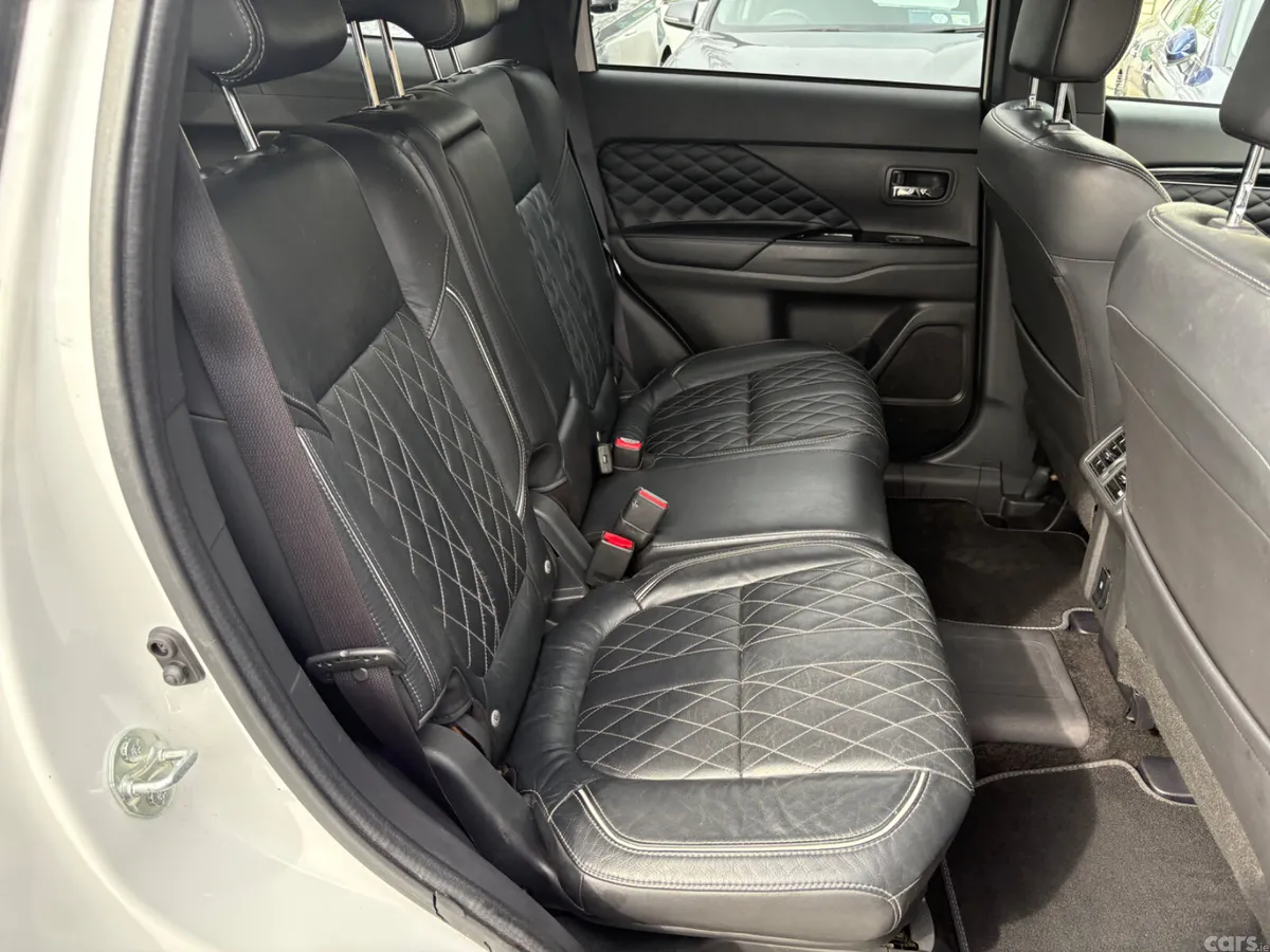 Mitsubishi Outlander SUV, Petrol Plug-in Hybrid, 2021, White