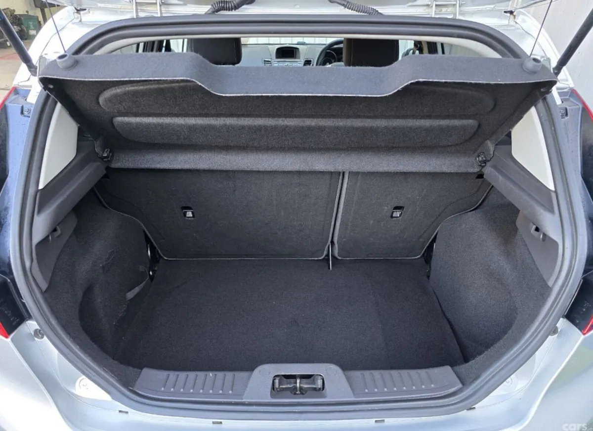 Ford Fiesta Hatchback, Petrol, 2014, Silver