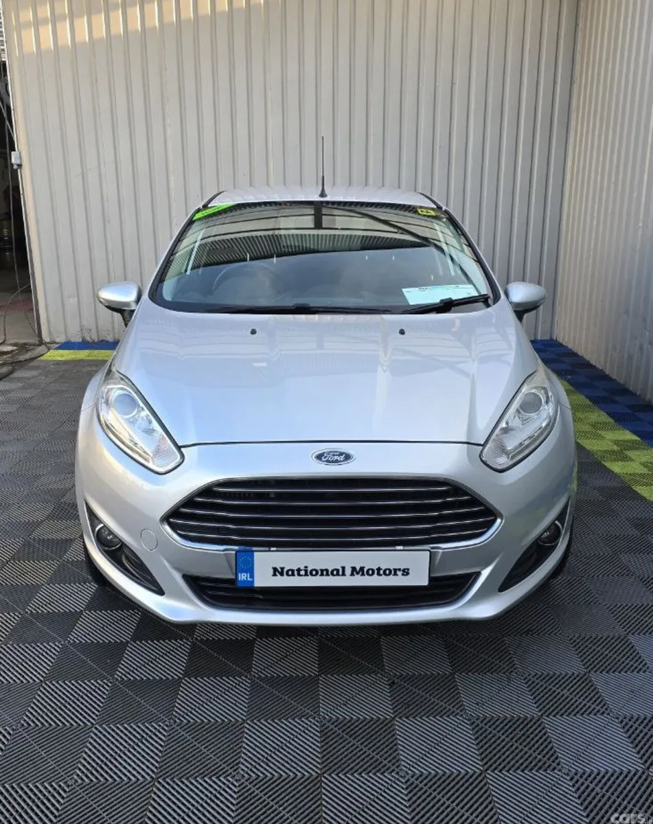 Ford Fiesta Hatchback, Petrol, 2014, Silver