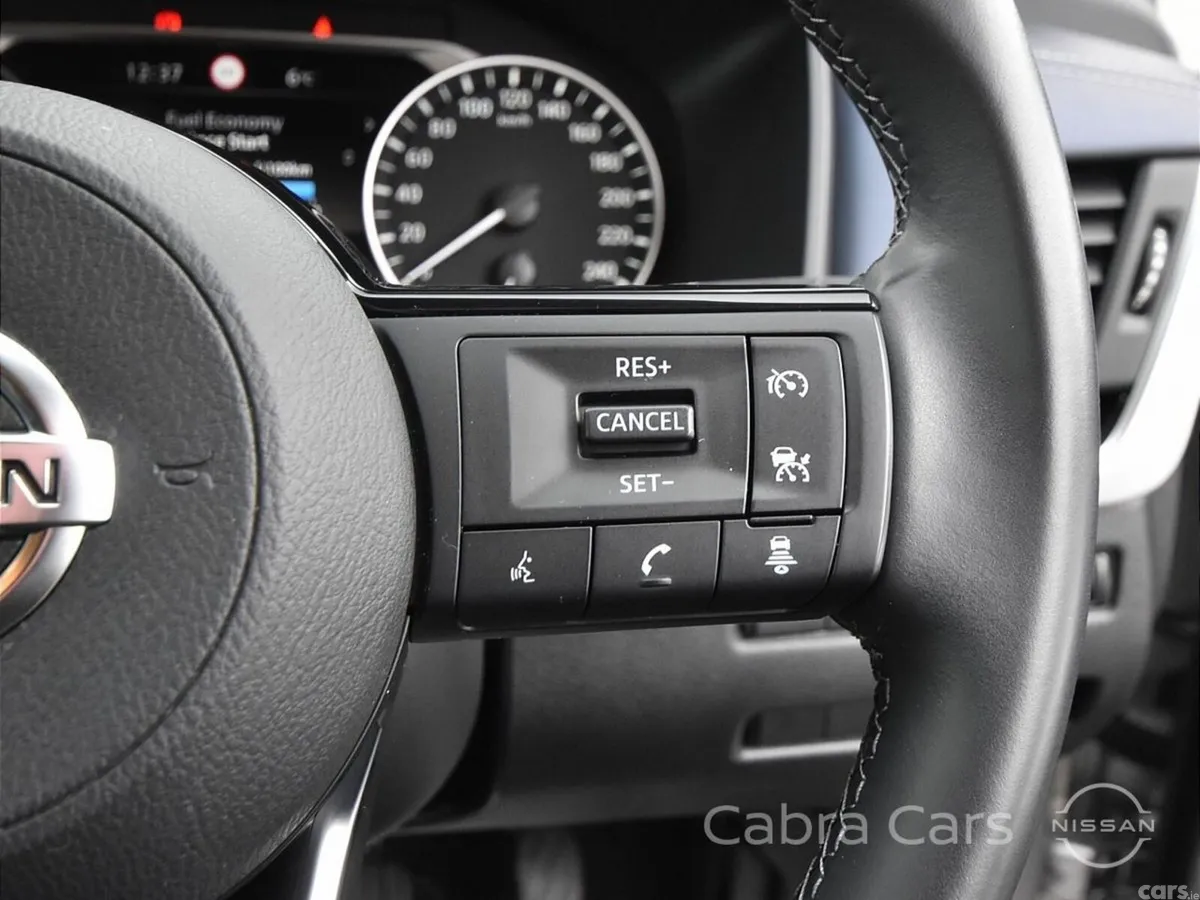 Nissan Qashqai MPV, Petrol, 2022, Grey