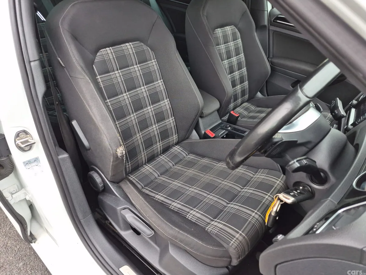 Volkswagen Golf Hatchback, Diesel, 2013, White