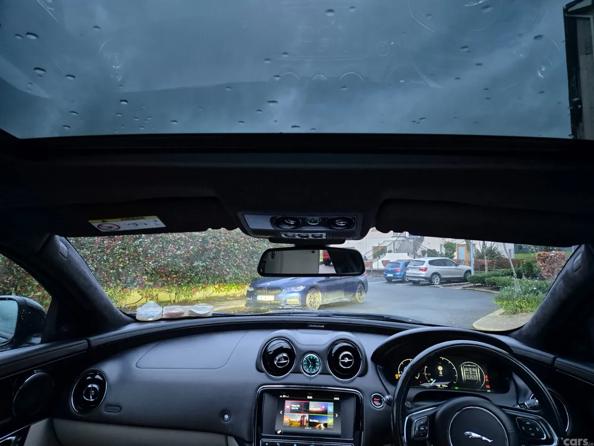 Jaguar XJ Saloon, Diesel, 2016, Black