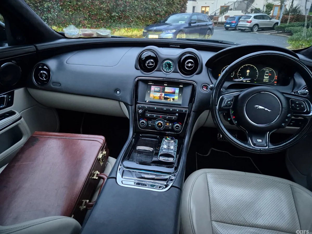 Jaguar XJ Saloon, Diesel, 2016, Black