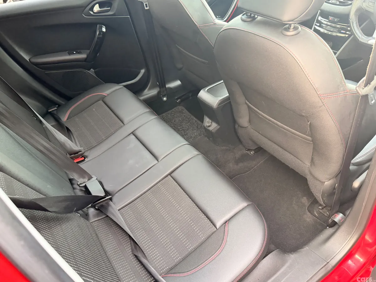 Peugeot 2008 Hatchback, Diesel, 2019, Red