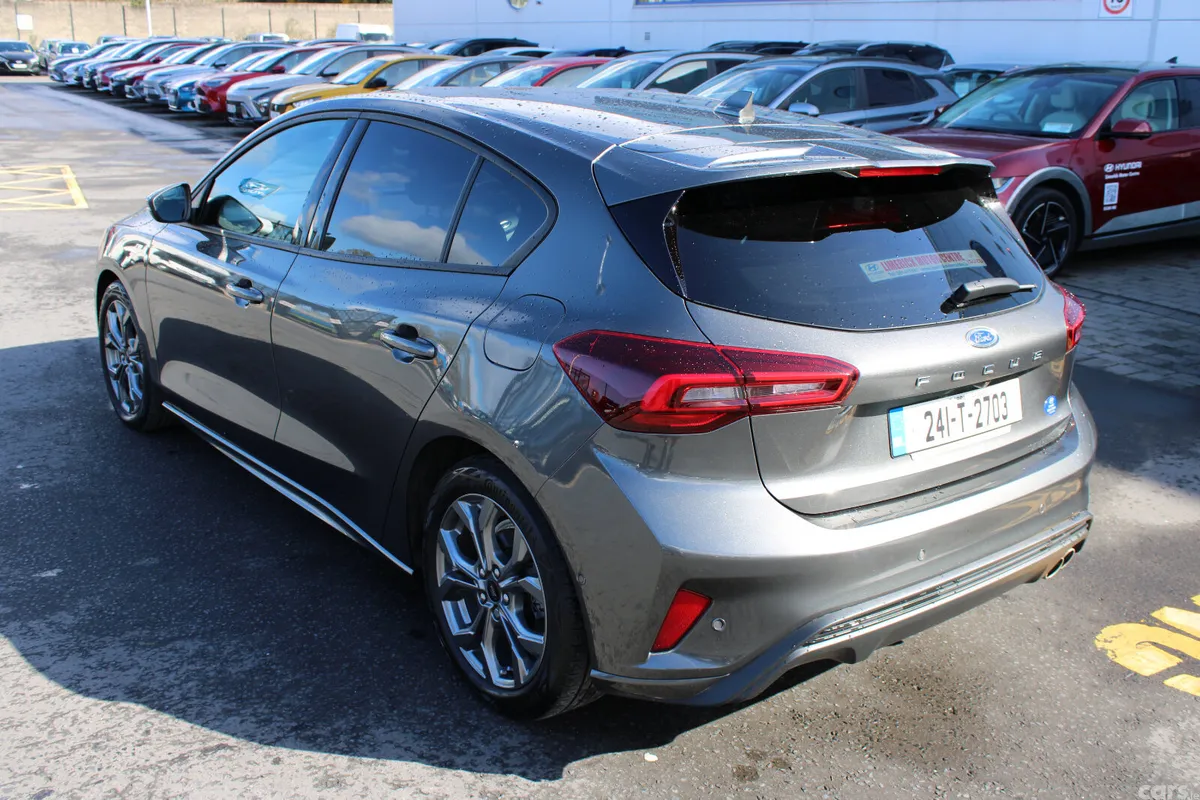 Ford Focus Hatchback, Diesel, 2024, Grey