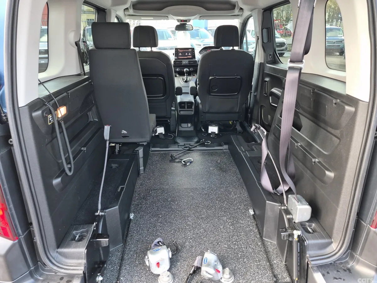 Peugeot Rifter MPV, Diesel, 2022, Blue