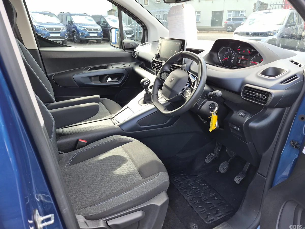 Peugeot Rifter MPV, Diesel, 2022, Blue