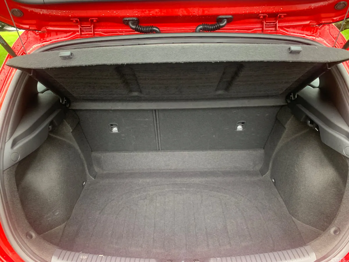 Hyundai i30 Hatchback, Petrol, 2017, Red