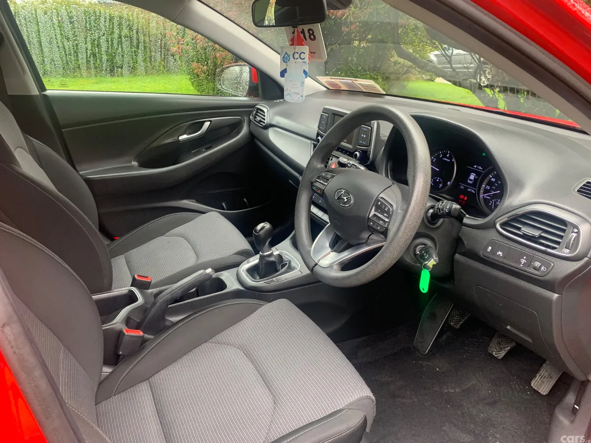Hyundai i30 Hatchback, Petrol, 2017, Red