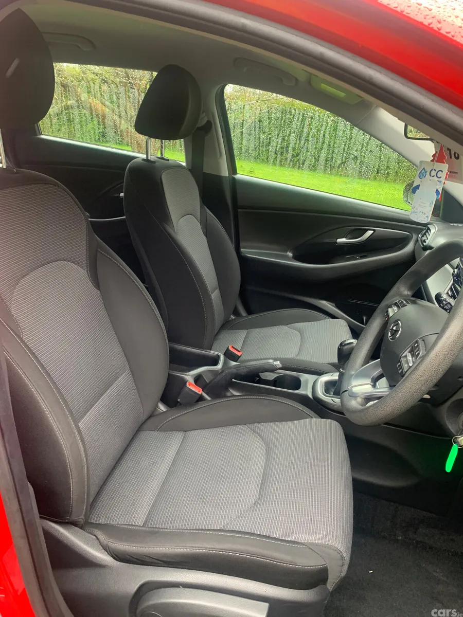 Hyundai i30 Hatchback, Petrol, 2017, Red