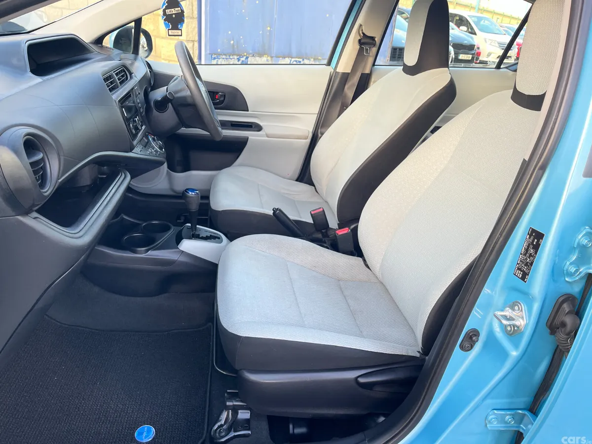 Toyota Aqua Hatchback, Petrol Hybrid, 2014, Blue