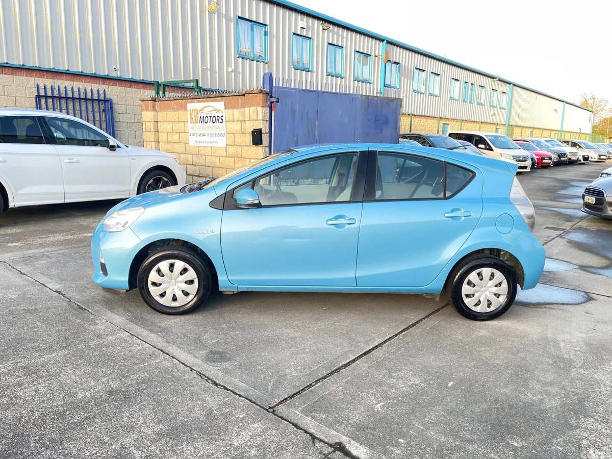 Toyota Aqua Hatchback, Petrol Hybrid, 2014, Blue