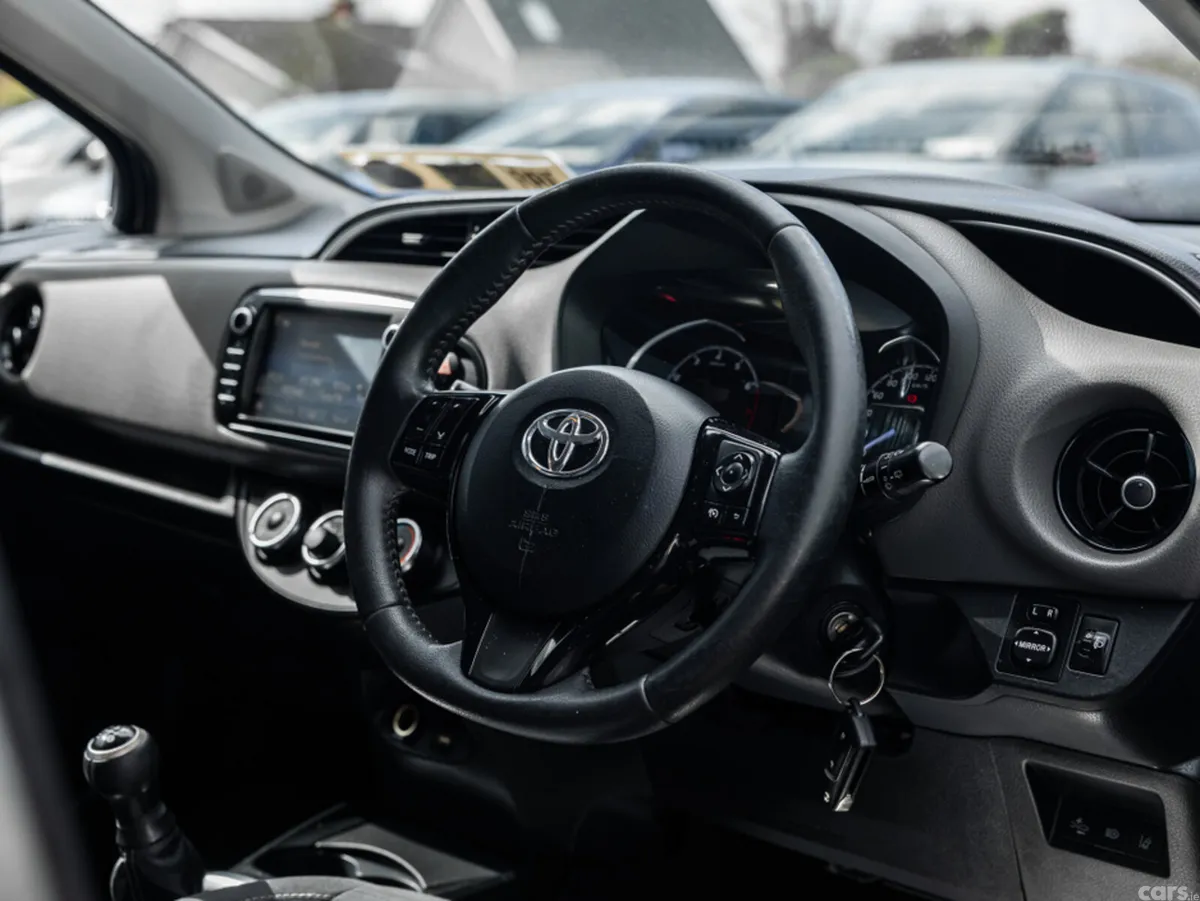 Toyota Yaris Hatchback, Petrol, 2018, Grey