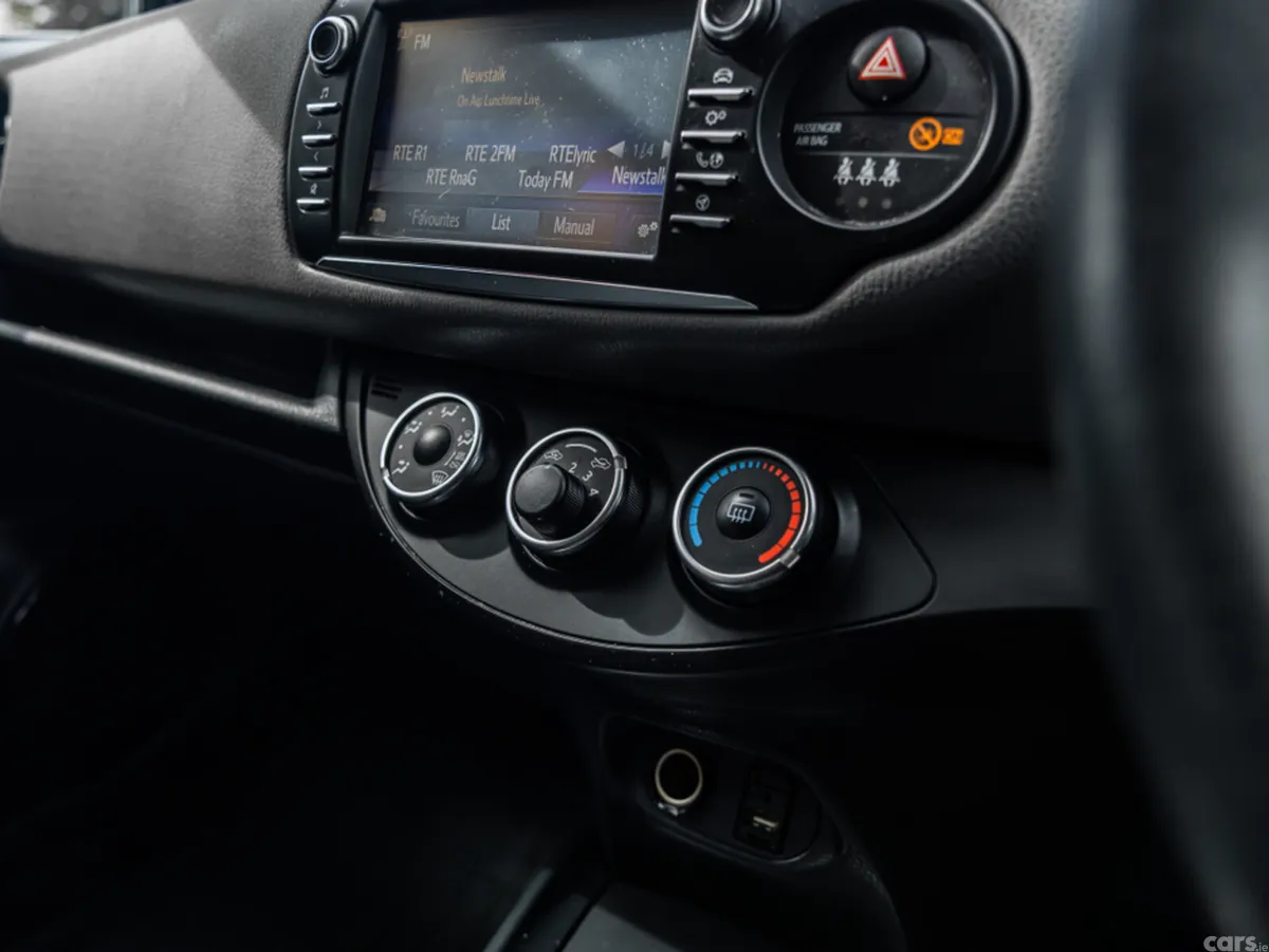 Toyota Yaris Hatchback, Petrol, 2018, Grey