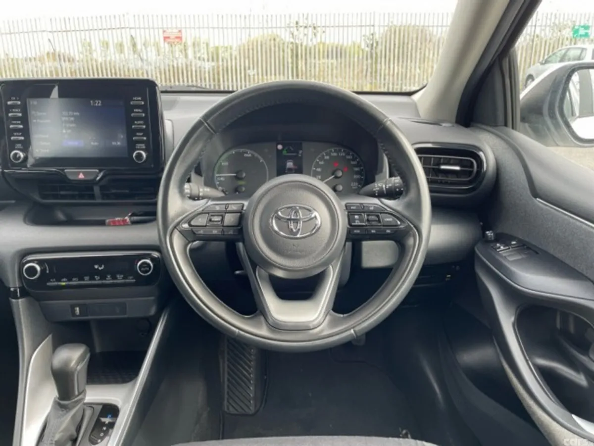 Toyota Yaris Hatchback, Petrol Hybrid, 2020, White