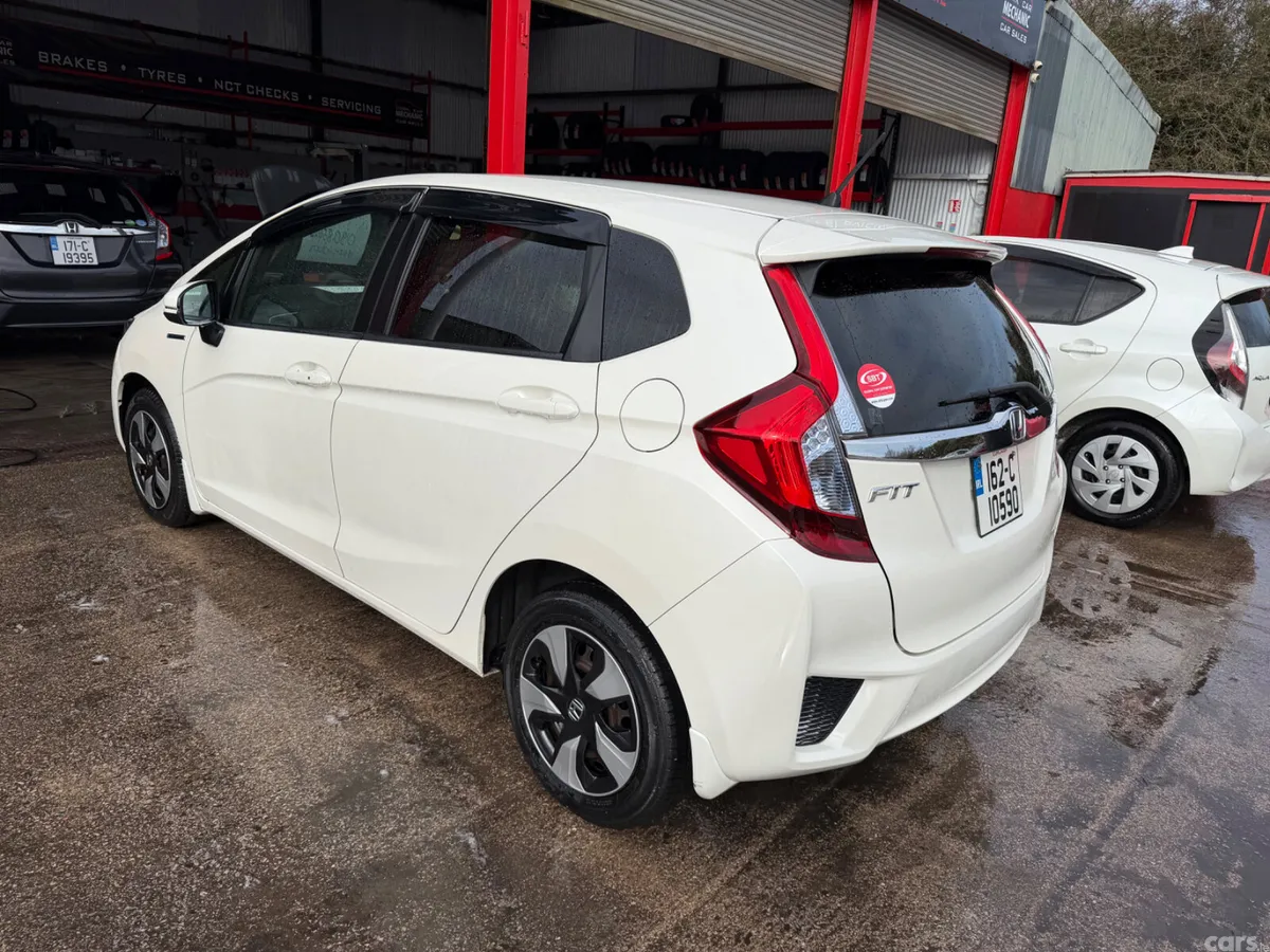 Honda Fit Hatchback, Petrol Hybrid, 2016, White