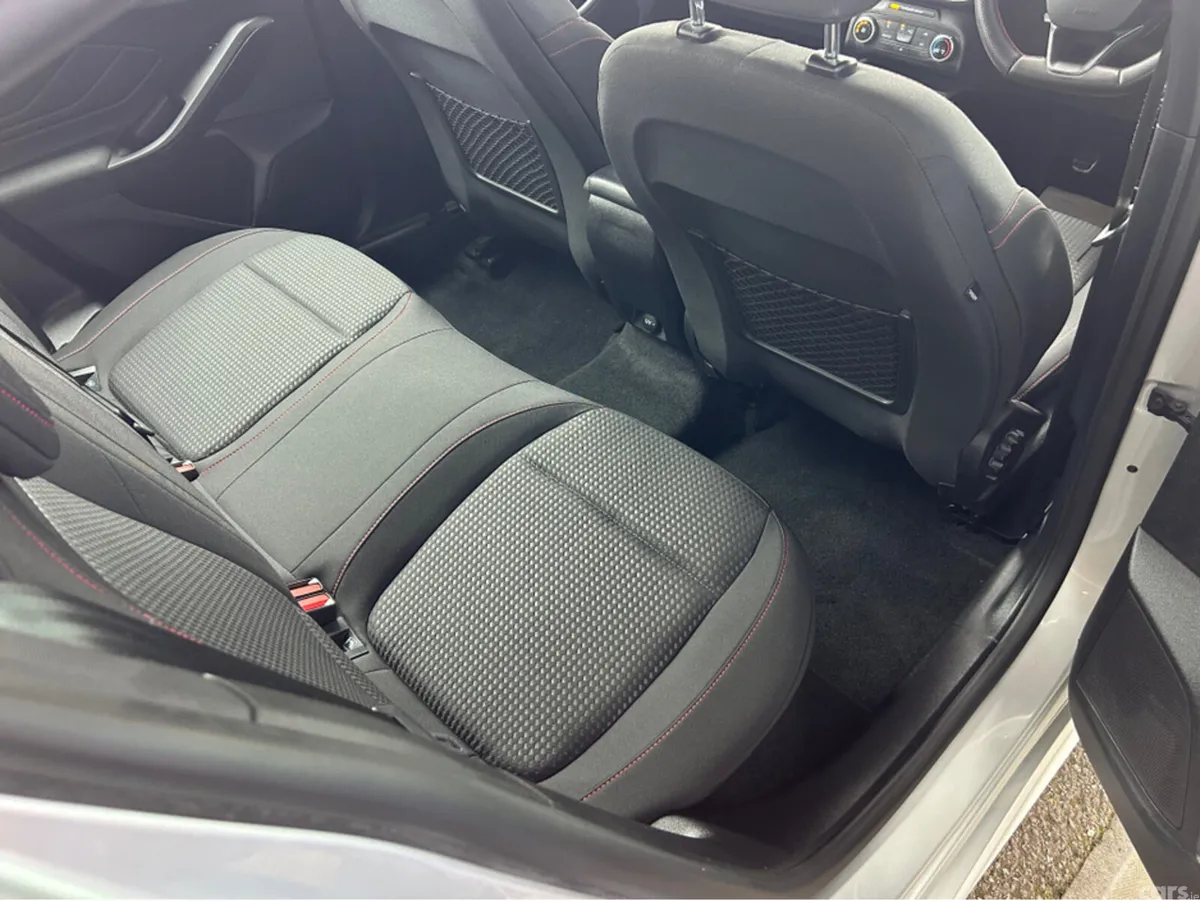 Ford Focus Hatchback, Petrol, 2020, Grey