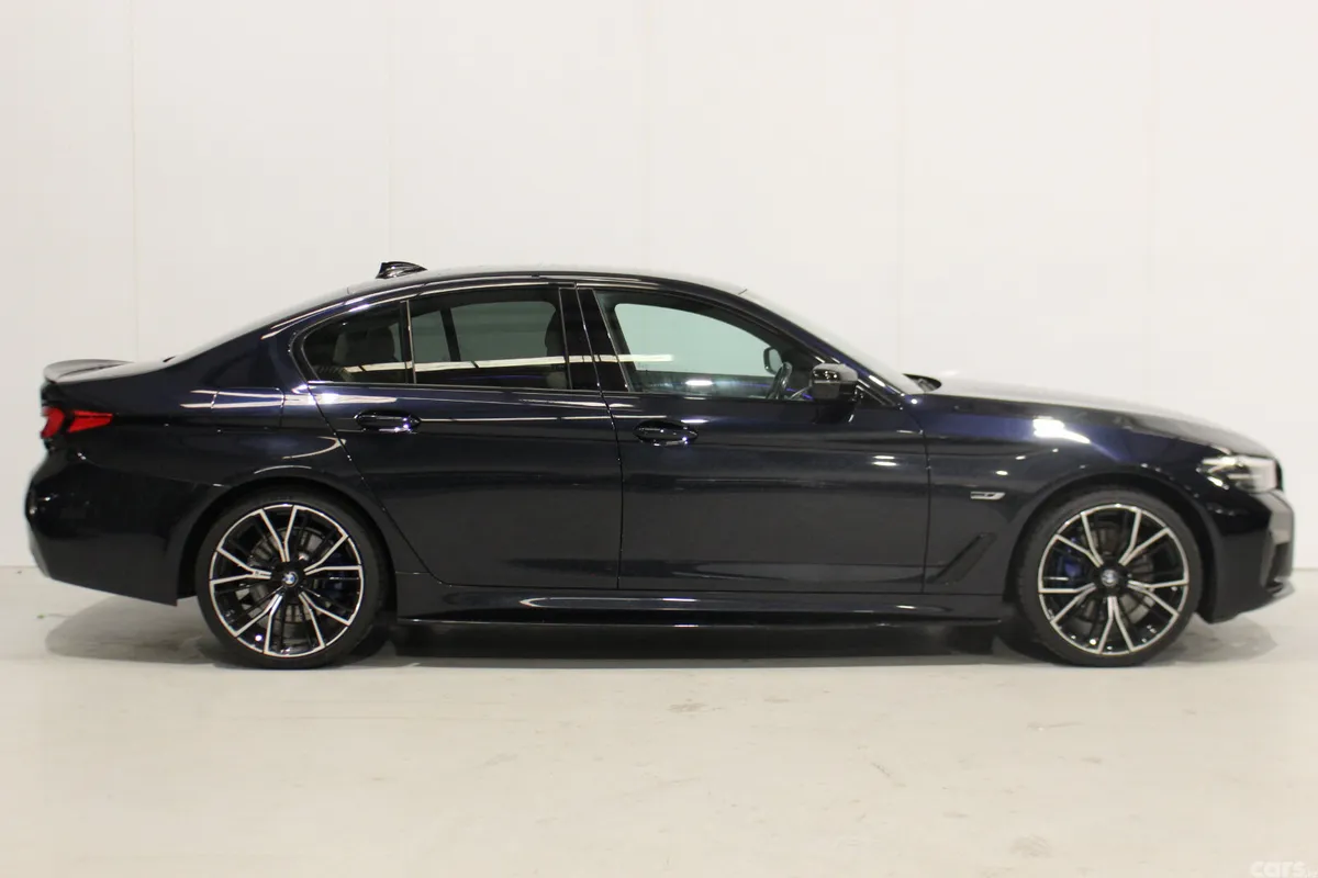 BMW 5-Series Saloon, Petrol Plug-in Hybrid, 2022, Black