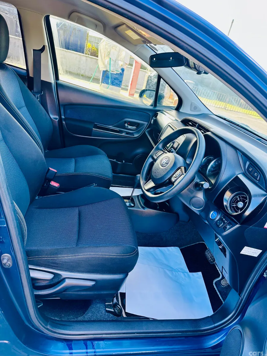 Toyota Vitz Hatchback, Petrol Hybrid, 2018, Blue
