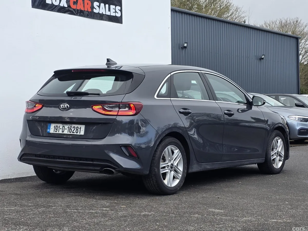 Kia Ceed Hatchback, Petrol, 2019, Grey