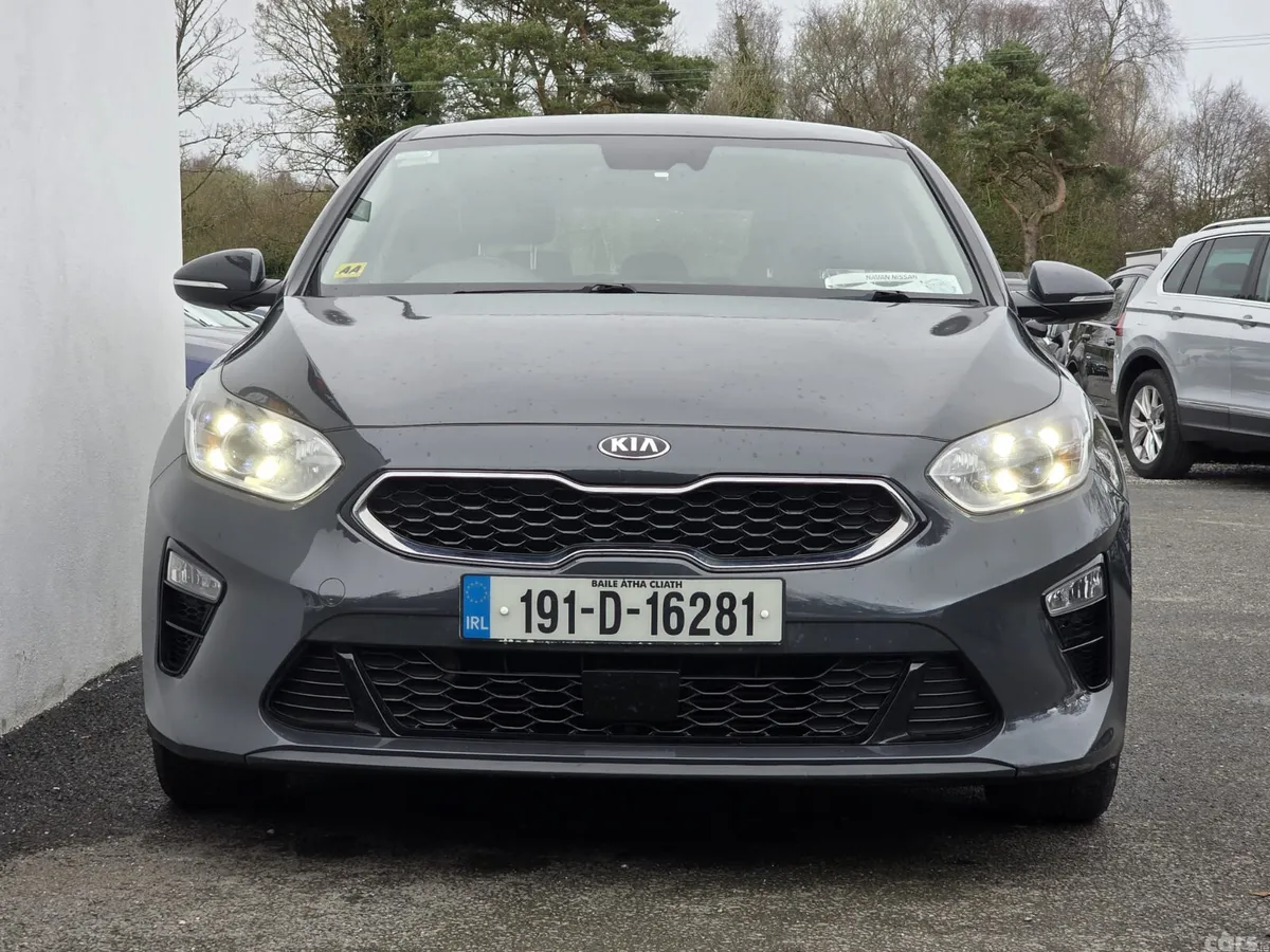Kia Ceed Hatchback, Petrol, 2019, Grey
