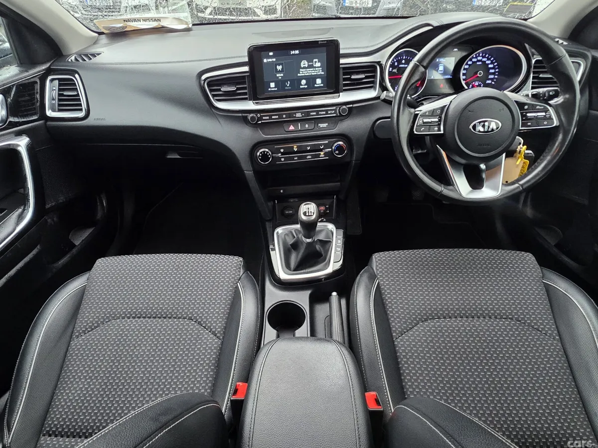 Kia Ceed Hatchback, Petrol, 2019, Grey