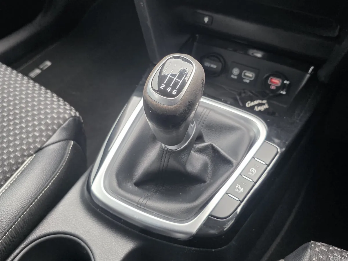 Kia Ceed Hatchback, Petrol, 2019, Grey